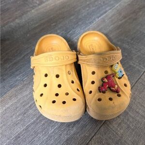 Toddler crocs size 8